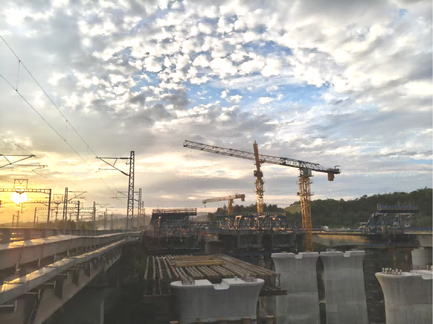 渝万高铁涪陵车站特大桥合龙